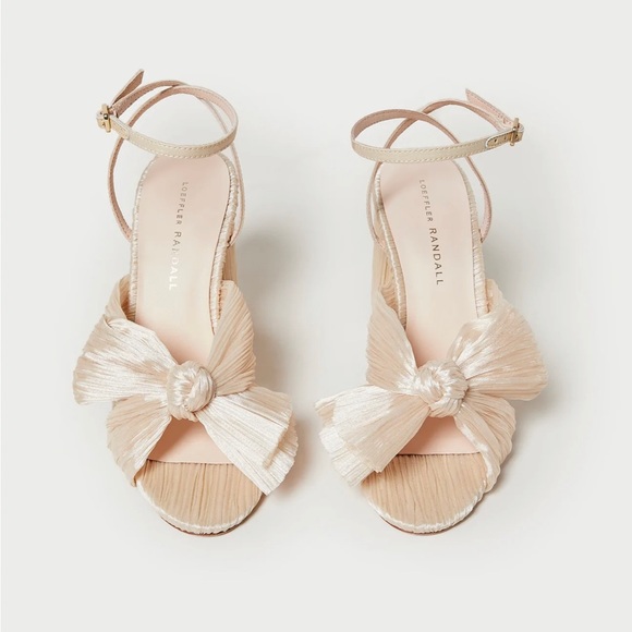 Camellia Almond Pleated Bow Heel, size 7, NWT - Picture 2 of 5